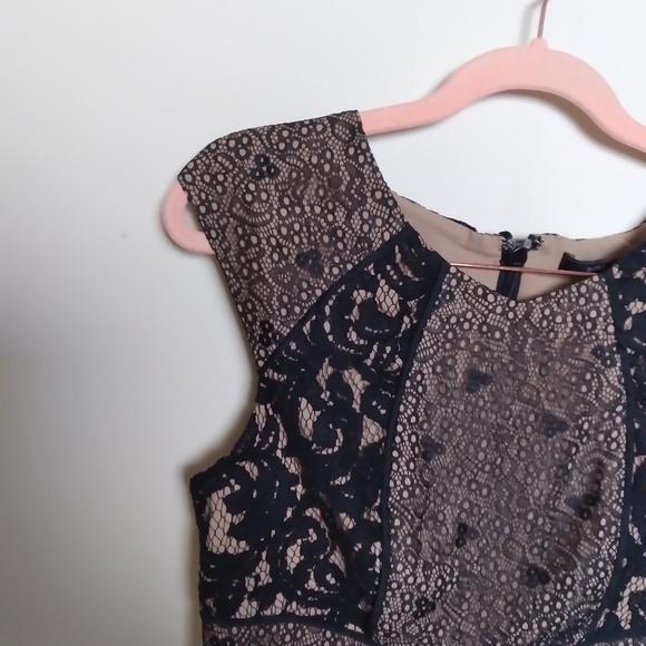 BCBGMaxAzria Black Tiered Lace Overlay Sleeveless Cocktail Dress Size 4 - Picture 3 of 16